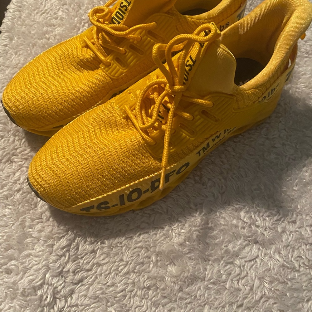 For sale new sports shoes never used